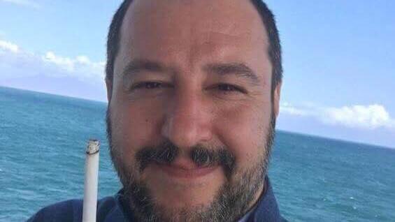 Matteo Salvini Sigaretta