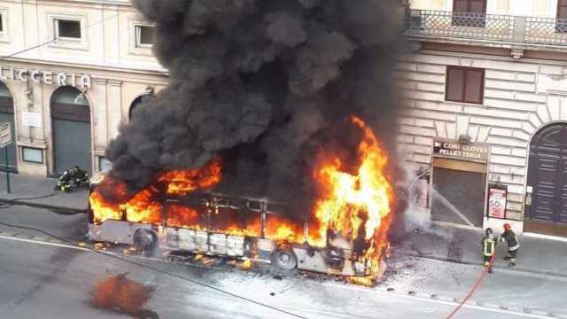 Bus In Fiamme Roma 1