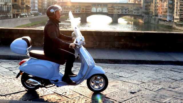 Matteo Renzi Vespa