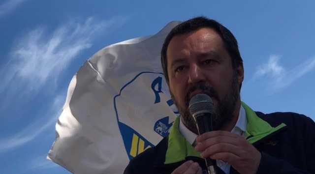 Matteo Salvini Bandiera Lega