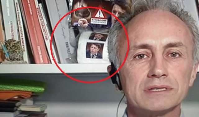 Travaglio Carta Igienica Renzi