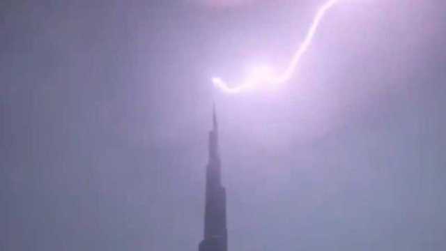 Burj Khalifa Lightning Resources1 Large 1