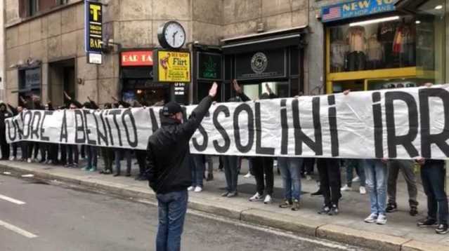 Striscione Mussolini