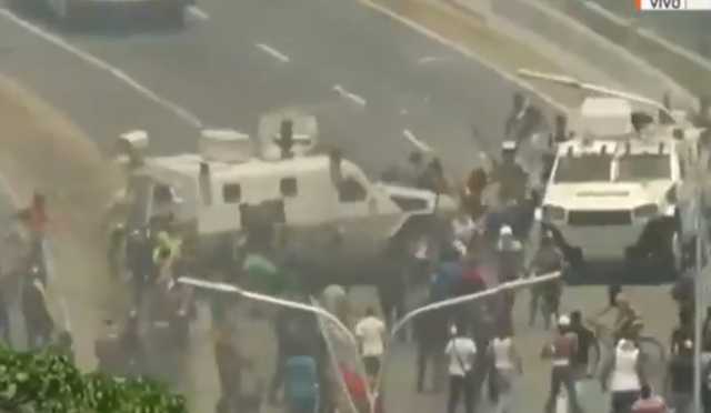 Venezuela Bilndati Sulla Folla