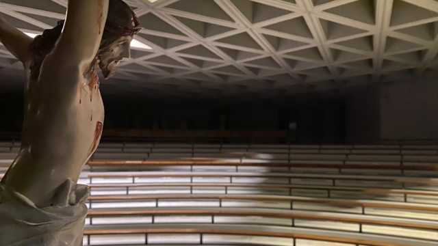 A missa in pagos, cun mascheredda e guantes: sa Crèsia s’ammàniat a sa fase 2