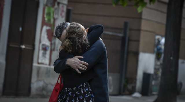 Abbraccio Dopo Lockdown