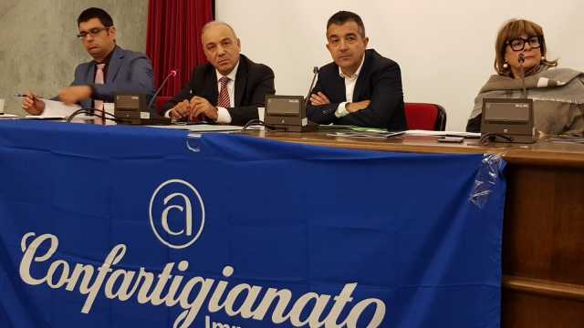 Incentivos pro sas impresas artesanas de sa Sardigna: 15 milliones pro crèschere e colare sa crisi.