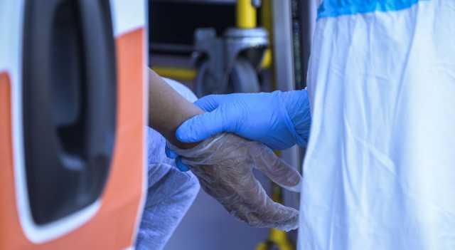 Emergenza Covid Ps Ambulanza Mani