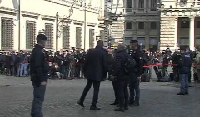 Assembramento Giornalisti