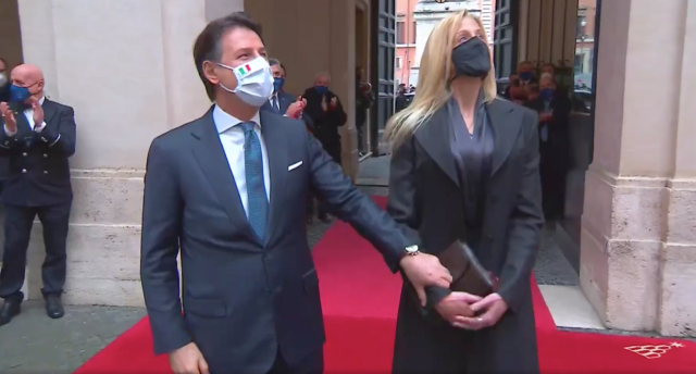 Conte Standing Ovation Quiri