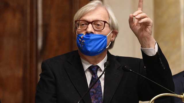 Sgarbi Contro Sindaco Bono