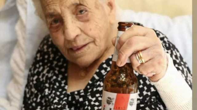 MAMOIADA ZIA FESTEGGIA CON ICHNUSA