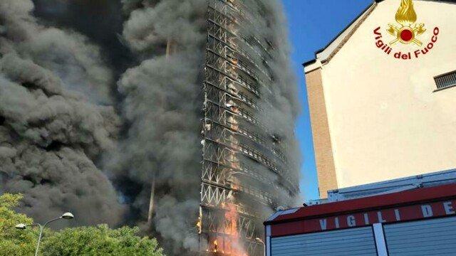 Torre Del Moro Fumo Fiamme
