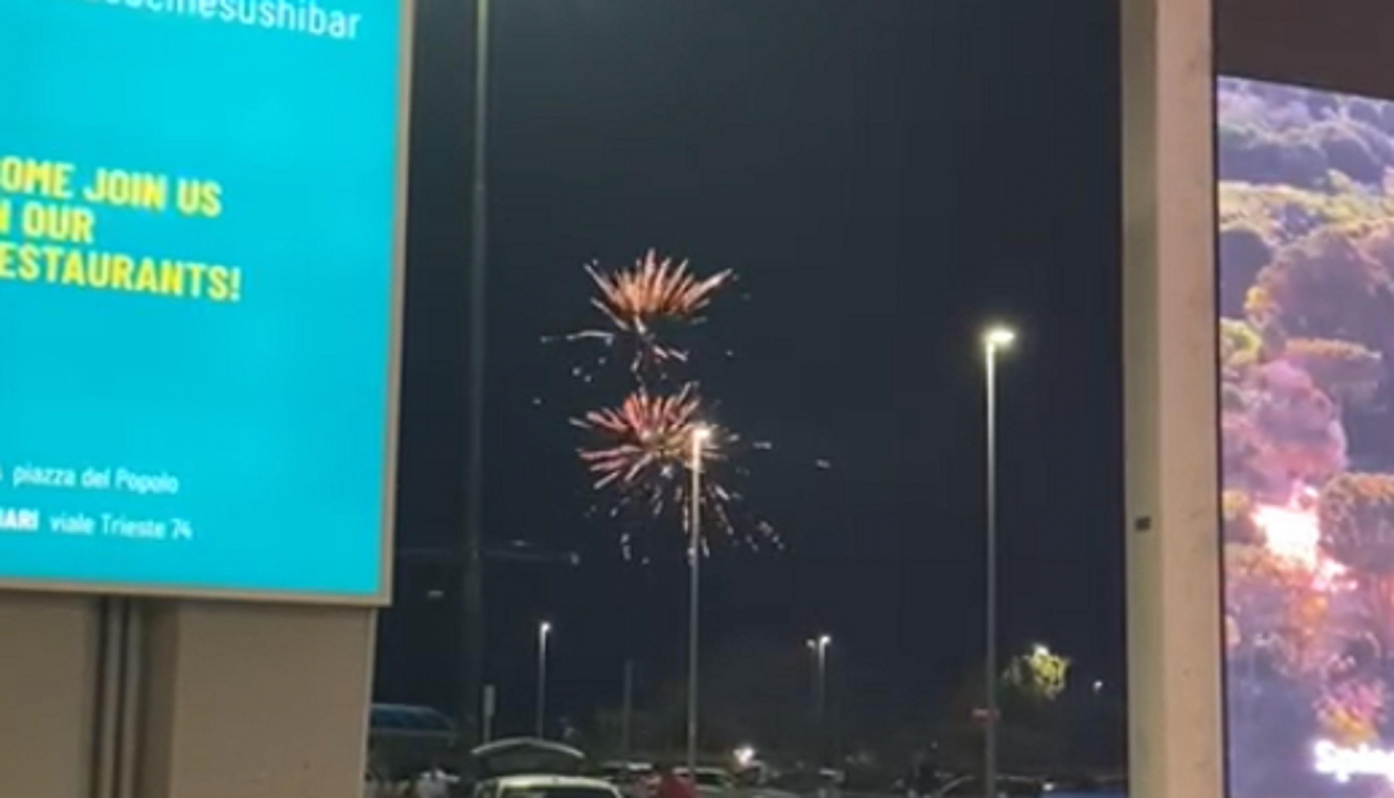 I fuochi d'artificio in aeroporto 