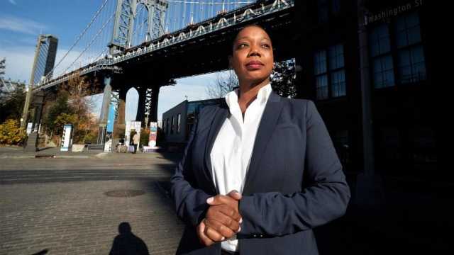 Una donna capo della polizia di New York: è la prima volta 