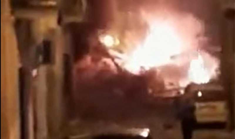 Le fiamme dopo l'esplosione 