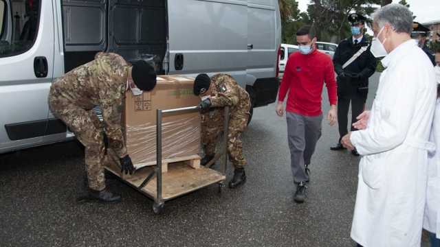 La consegna al Binaghi 