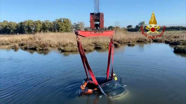 Auto nel canale Assemini