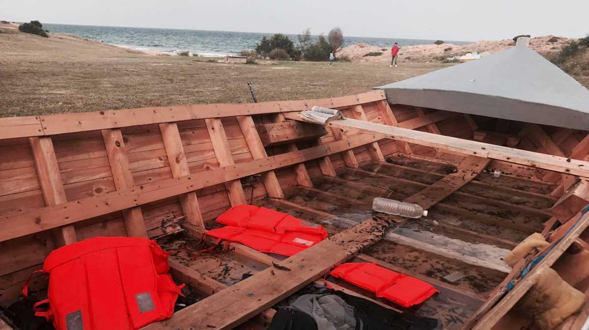 Un barchino arrivato  nel Sulcis 