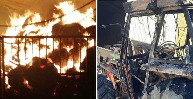 Il trattore distrutto nell'incendio di Laconi
