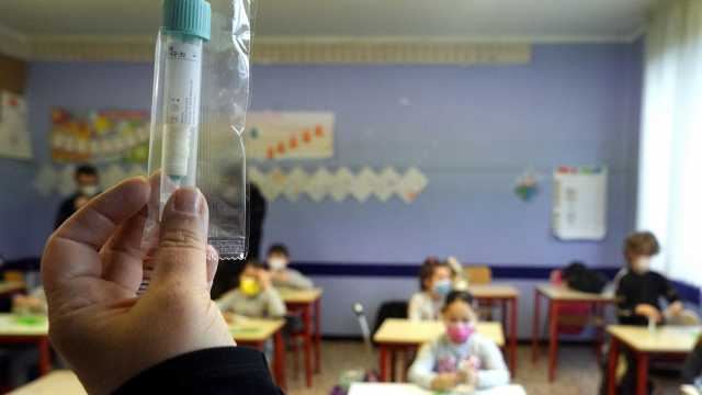 Quarantena dimezzata per i non vaccionati a contatto con un positivo