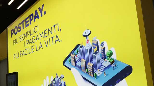 Si fingono dipendenti delle Poste