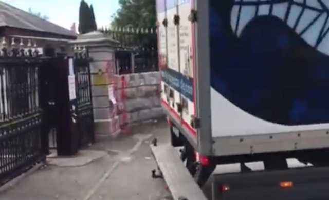 Dublino camion contro ambasciata russa