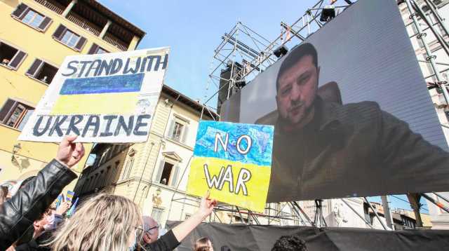 Zelensky appello piazza