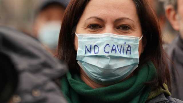 Gli insegnanti no vax tornano a scuola 