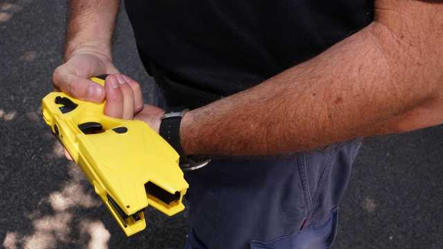 la Lega chiede il taser a Cagliari 
