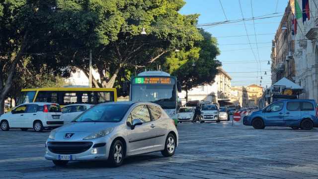 Traffico in via Roma 