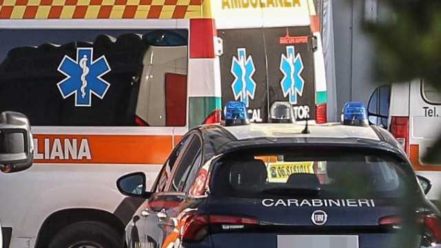 Scappa dai carabinieri, parte l'inseguimento: si schianta e muore