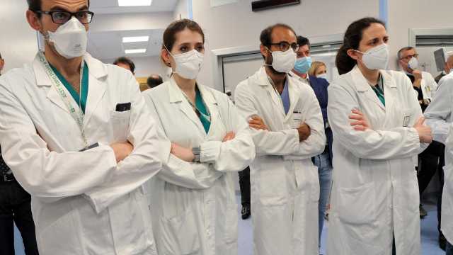 La federazione degli ospedali: dal 2010 40mila lavoratori della sanità in meno