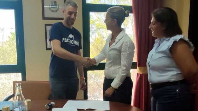 Elmas entra nella rete dei comuni plastic free: firmato l'accordo 