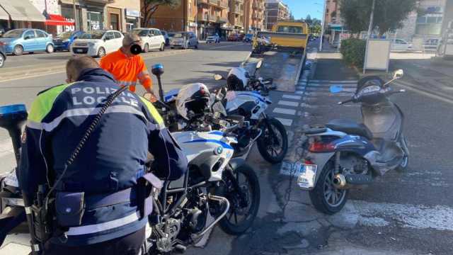Controlli della polizia municipale a Cagliari