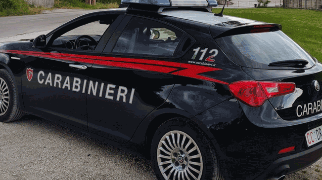 Archivio foto carabinieri auto