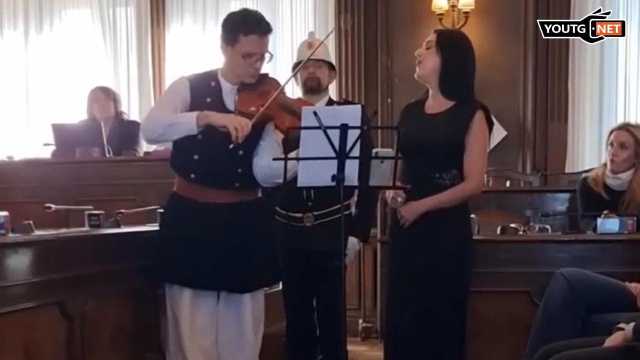 Photo 5893058132614169195 Y