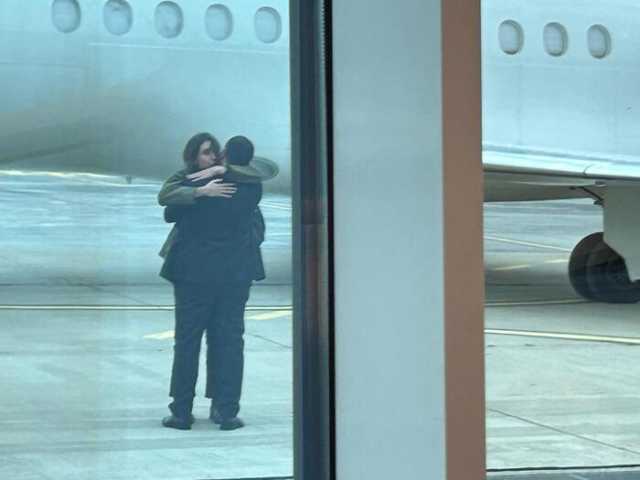 Cecilia Sala Abbraccia Fidanzato