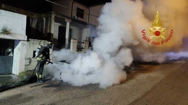 Auto Incendiata Pula