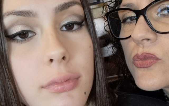 Ragazza Suicida A 15 Annj