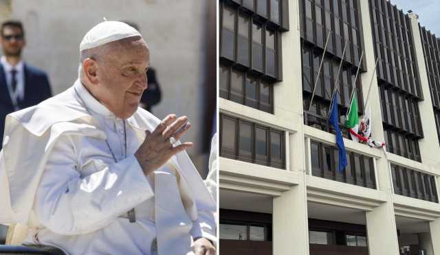 PAPA FRANCESCO BANDIERE A MEZZ ASTA SARDEGNA