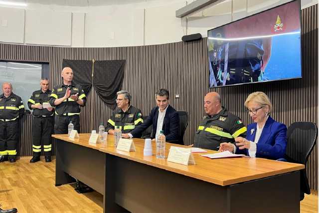 Vigili Del Fuoco E Zedda