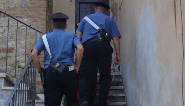 Carabinieri Su Scala