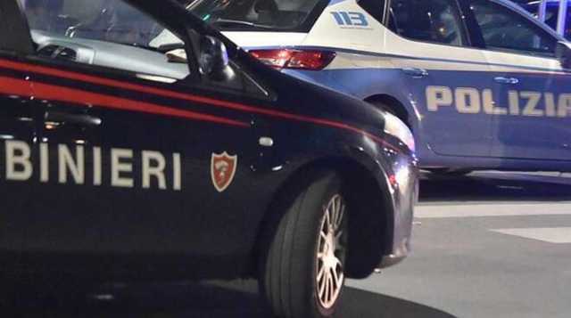 Carabinieri E Volante Polizia Insieme