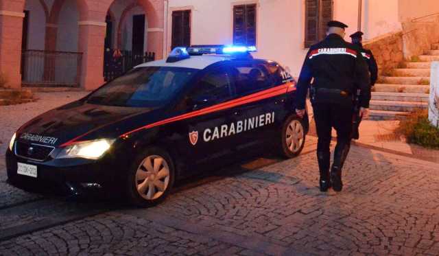 Carabinieri Ingresso Casa
