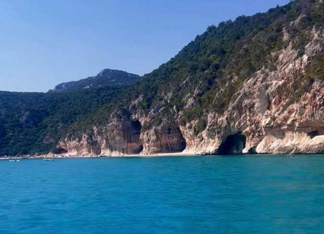 Cala Luna Malore In Mare