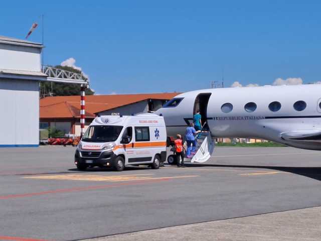 Neonato In Pericolo Volo Aeronautica