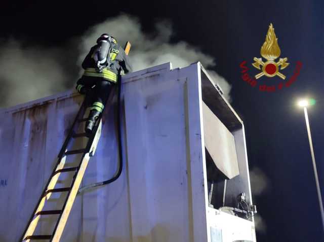 Incendio Compattatore Riifiuti Villamar