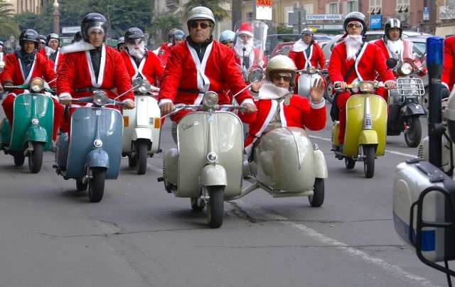 Babbo Natale In Vespa 1 D0