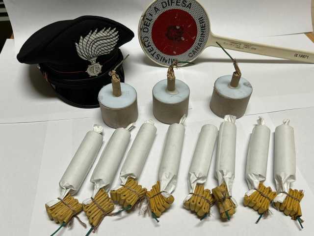 Serramanna, in casa aveva 11 botti artigianali e polvere da sparo: denunciato un operaio